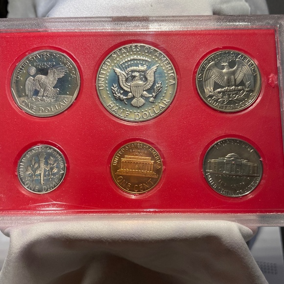 1980 S United States Mint Proof Set Kit 5 Coins Plastic Shell Toning - Picture 4 of 7